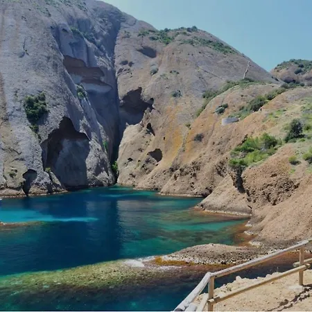 Independant Avec Parking Dans Un Quartier De Standing Proche De La Les Lecques